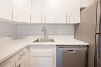 Kitchen faucet with pull down sprayer